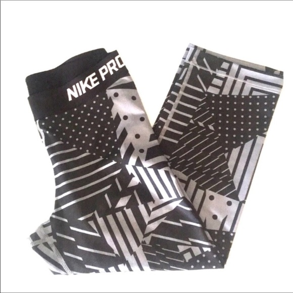 Nike Pants - Crop length Nike Pro Tight